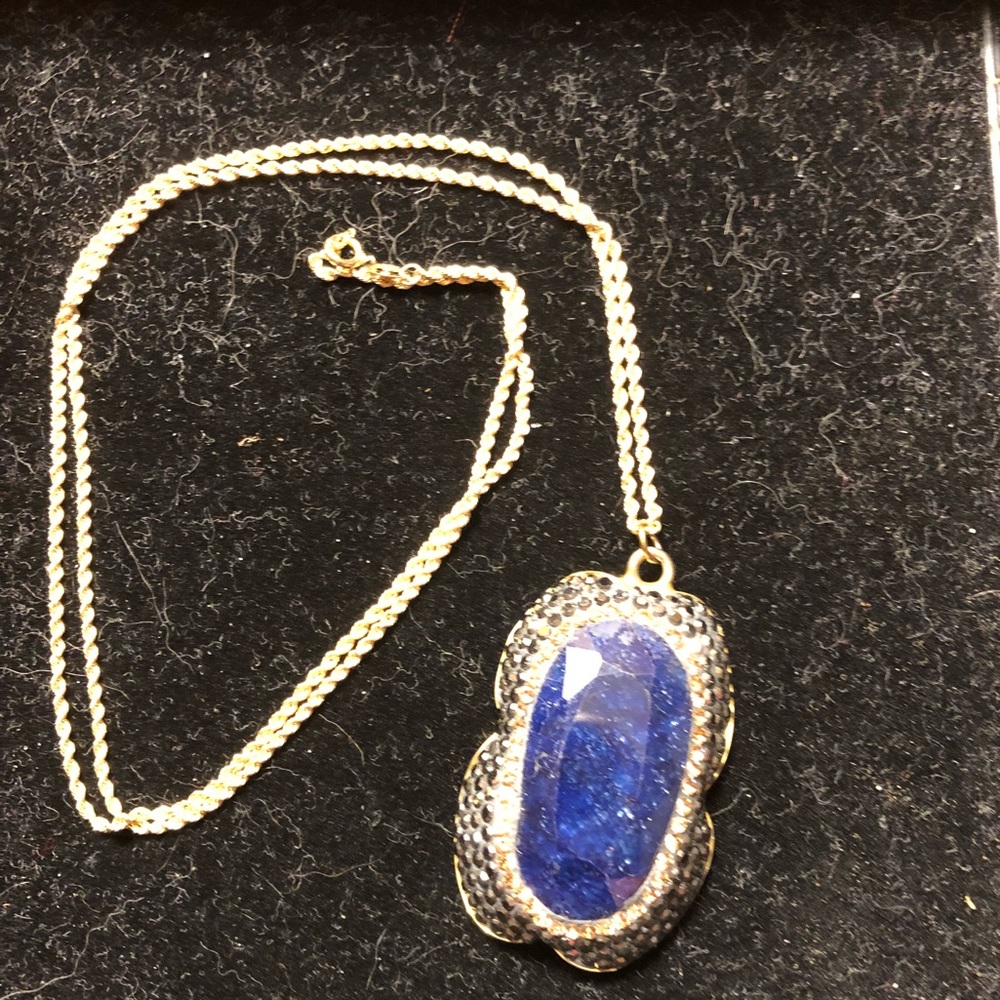 Blue sapphire pendant